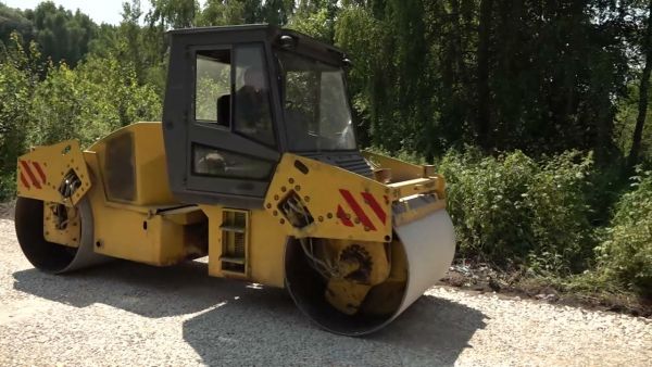 До 15 июля должен завершиться ремонт дорожного полотна на проезде ул. Десантная.