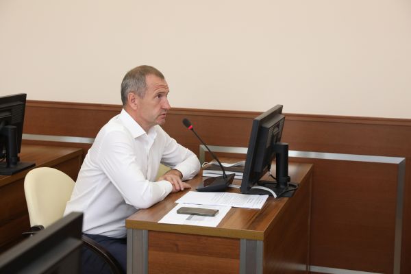 Виталий Чехов отметил, что в рамках работы по сносу аварийного и ветхого жилья налажена тесная работа УК с жителями.