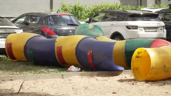 На ул. Высоковольтная, во дворе домов 20-23, начались демонтажные и подготовительные работы