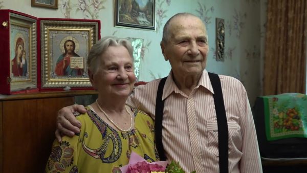 Ромуальд Витальевич и Алиса Михайловна, говорят, за 70 лет ничуть друг другу не надоели.