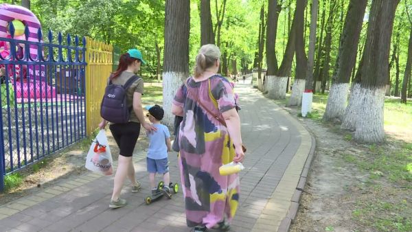 С 16 августа родители в Подмосковье смогут получить президентские выплаты на детей к 1 сентября.