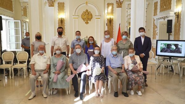 В преддверии Дня семьи любви и верности чествовали семейные пары торжественное мероприятие состоялось в Управлении ЗАГС