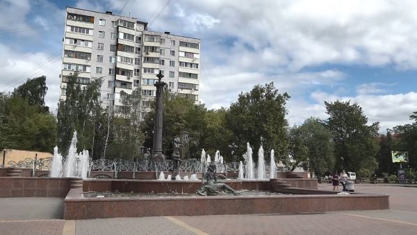 Фонтан «Времена года», что расположен на площади Молодежи, был торжественно открыт в 2007 году.