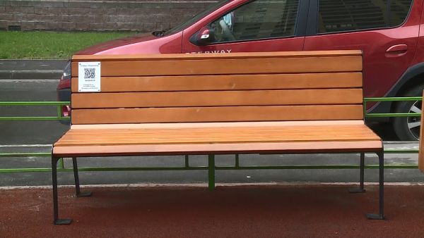 На сегодняшний день в Раменском установлено 1498 скамеек и 1381 урна.