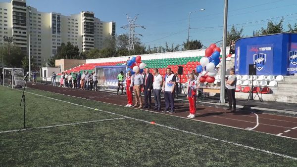 Стадион «Красное Знамя» стал центром притяжения спортсменов в Раменском.