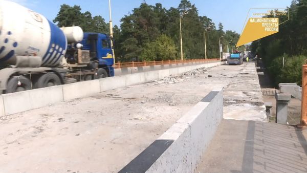 В Раменском продолжается ремонт путепровода.