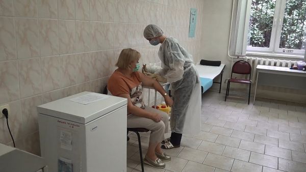 В Вялковской амбулатории ежедневно прививаются более ста человек.