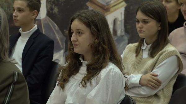 22 сентября в ДК имени Воровского паспорта получили юные жители