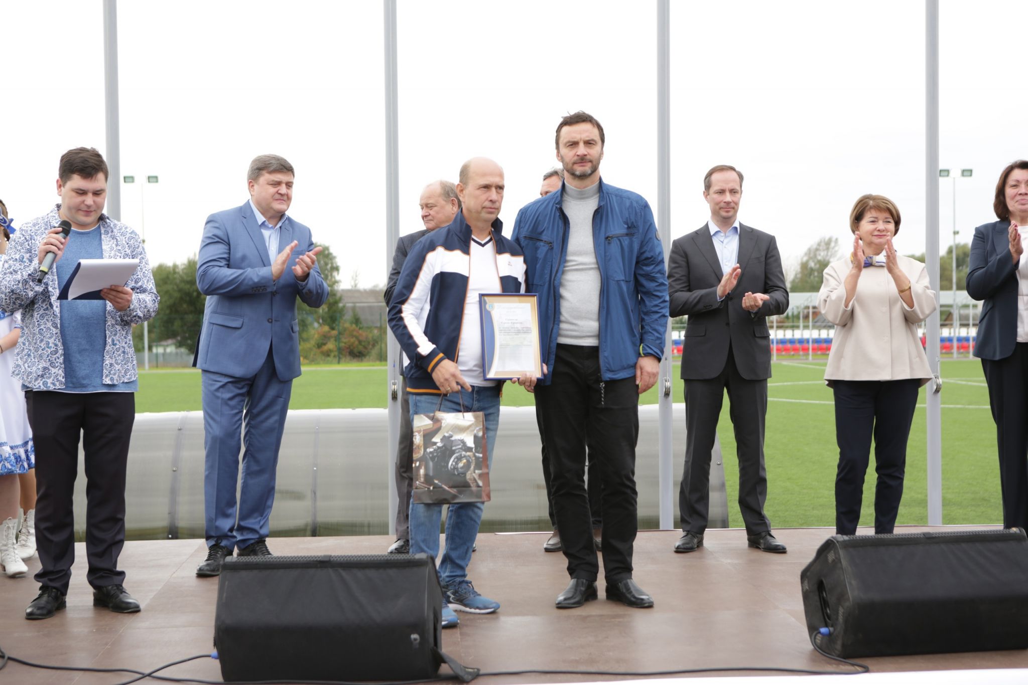 Погода в электроизоляторе. Директор Новохаритоновской школы. Новохаритоновская школа фото.