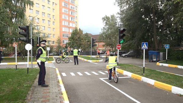 На базе центра творчества «Тополек» состоялись расширенные занятия юных инспекторов движения.