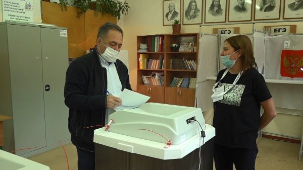 Сегодня- второй день выборов.