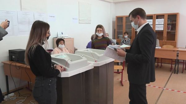 В Раменской школе №19  избиратели проявляют активность с самого утра.