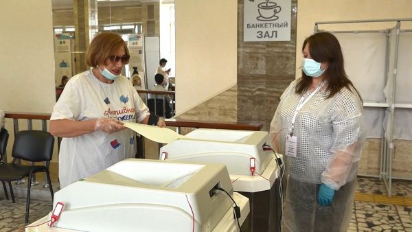 Во дворце культуры имени Воровского проходит второй день голосования.