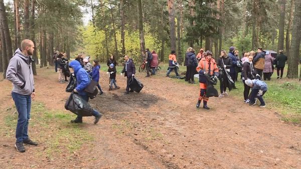 2 октября на озере Гидра прошел осенний субботник.