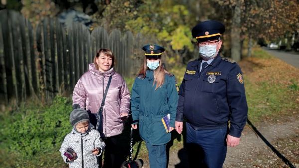 Сотрудники ОНД и ПР совместно с сотрудниками Госадмтехнадзора провели профилактические беседы с жителями п. Быково