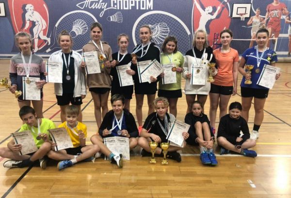 Около 60 спортсменов приняли участие в первенстве Раменского г.о по бадминтону.