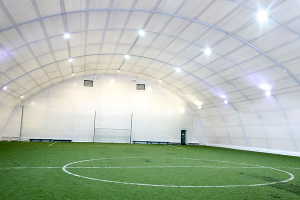 В футбольном манеже «Авангарда» заменили искусственное покрытие