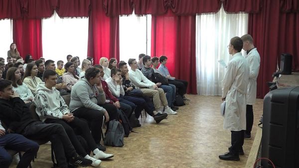 Будущие работники здравоохранения провели презентацию на тему вреда алкоголя, курения и наркотиков.