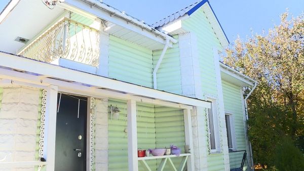 В 1867 году в деревне Мещеры купцом Голубенковым был построен деревянный дом.