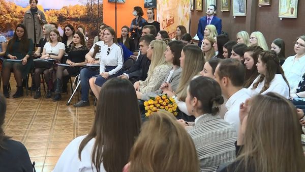 Во Дворце культуры «Сатурн» прошла встреча представителей администрации с начинающими учителями.