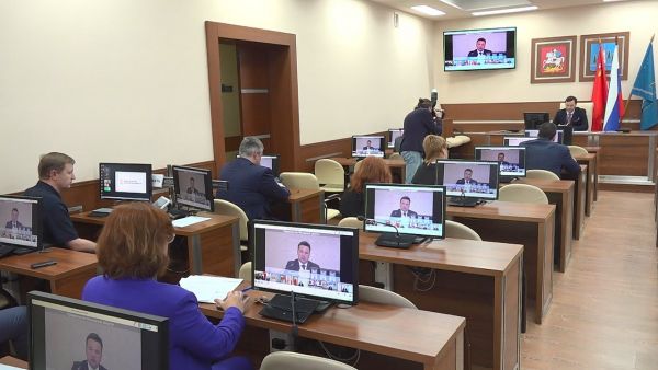 Андрей Воробьев провел видеосовещание с руководителями ведомств и главами городских округов.