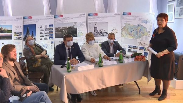 Чиновники, художники и уважаемые люди Гжели обсудили концепцию благоустройства улицы Художника.