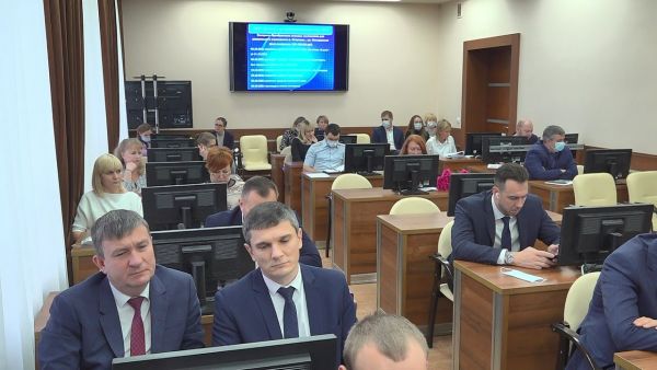 Глава округа Виктор Неволин провел еженедельное оперативное совещание администрации.