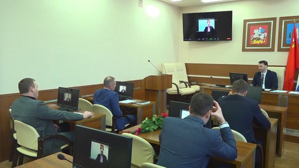 Губернатор провел видеосовещание с руководителями ведомств и главами городских округов.