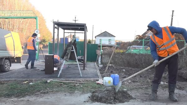 На улице Десантная установили новый автобусный павильон.