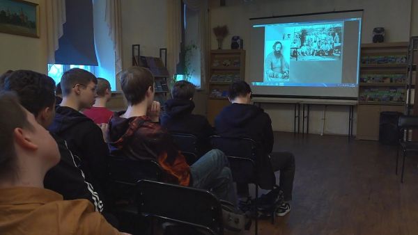 В Раменской центральной библиотеке прошла литературная гостиная «Читаем классику вместе».