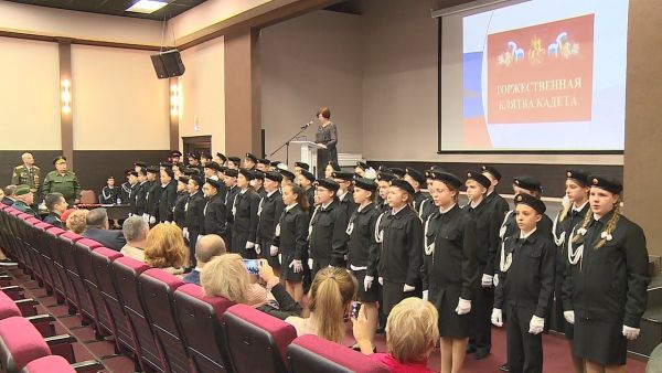 27 семиклассников, дали клятву достойно носить звание кадета и быть примером для подражания.