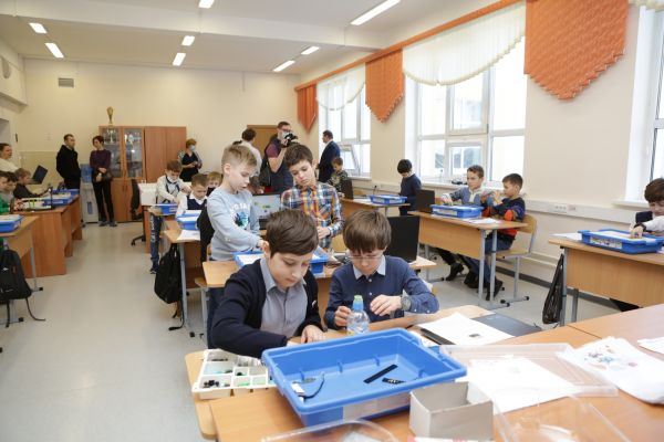 Робототехнический фестиваль «РобоТёма» проходит в гимназии №2 г.Раменское.