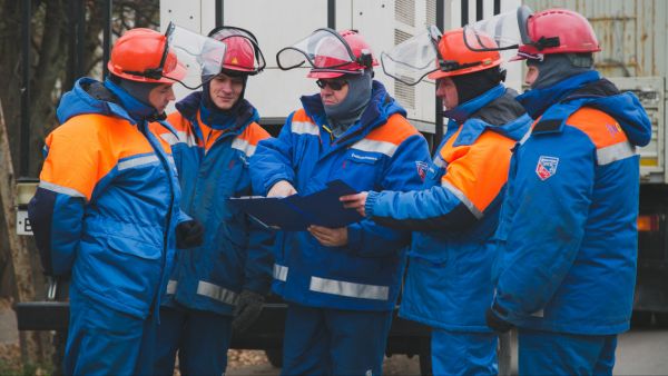 Энергетики Московской области перешли на усиленный режим работы из-за снегопада.