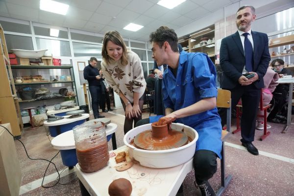 Вице-губернатор Наталья Виртуозова познакомилась с туристическим потенциалом Гжели.