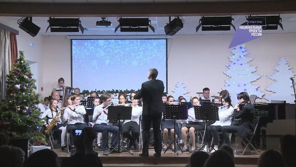 Удельнинская музыкальная школа  получила музыкальные инструменты и оборудование.