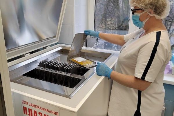 В отделение переливания крови Раменской больницы поступили новая морозильная камера.