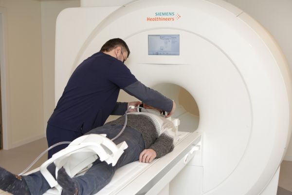 В Раменской больнице установлен и введен в работу первый аппарат магнитно-резонансной томографии.