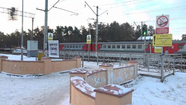 Сотрудники транспортной инспекции провели рейд на ж/д переходе платформы Кратово.