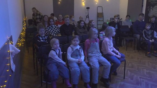 В Раменском молодежном центре «Будущее» театр «Первопроходцы» устроил настоящий праздник для детей.