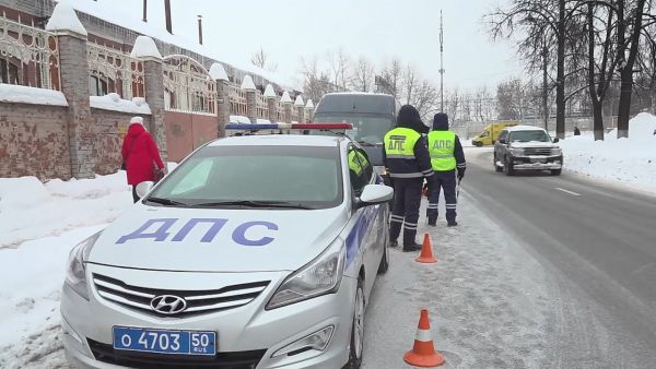 В Раменском сотрудники налоговой службы и ГИБДД провели совместный рейд на одной из улиц города.