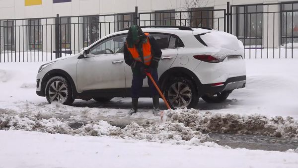 Виктор Неволин посетил улицу Молодежная, где совершил обход дворов.
