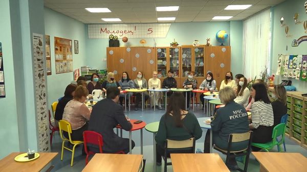 Виктор Неволин провел встречу с родительским комитетом школы №21.