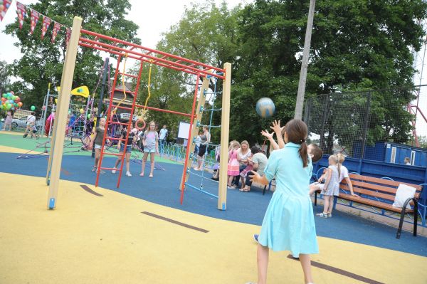 В Раменском г.о. в этом году установят семь детских игровых комплексов по следующим адресам.