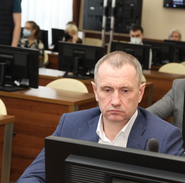 На прошедшей неделе кратко выступил заместитель главы по вопросам ЖКХ Виталий Чехов.