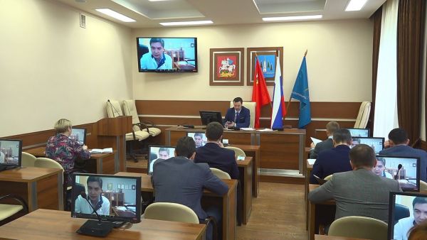 Оперативное совещание 21 февраля в Администрации провел Виктор Неволин.