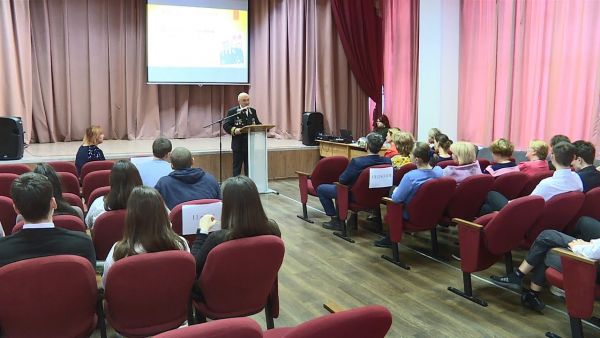 В Гжельской средней школе существует добрая традиция – встречаться с героями нашего времени.