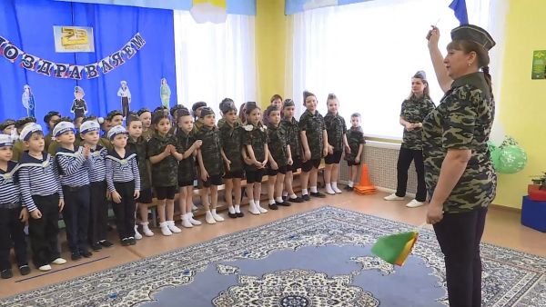 В канун празднования Дня защитника Отечества в Детском саду №36 прошел смотр песни и строя.