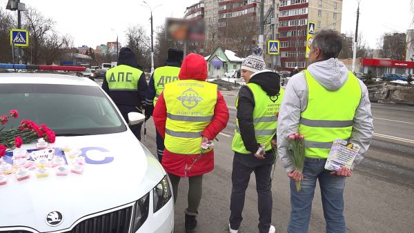 Акция «Цветы для автоледи»