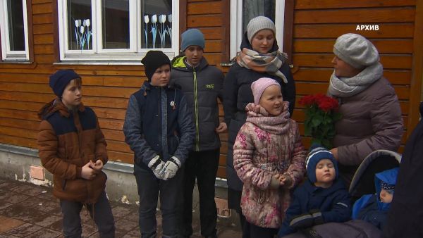 Государство начнет оказывать меры поддержки семьям с детьми от 8 до 16 лет.