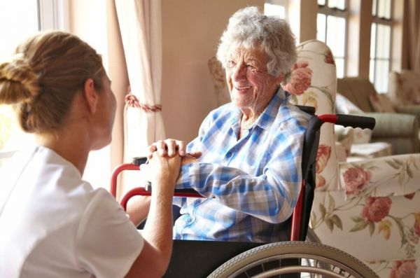 В Подмосковье выплату по уходу за инвалидами можно получить онлайн